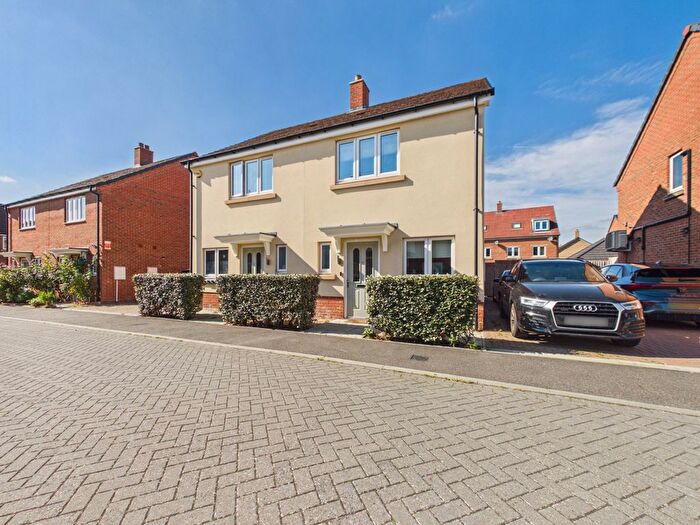 2 Bedroom Semi Detached House For Sale In Rosebay Avenue, Wexham, Berkshire, SL2
