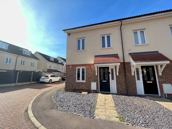 4 Bedroom House To Rent In Cedrus Close, Broxbourne, EN10