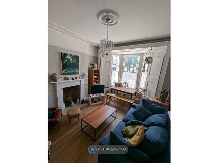 1 Bedroom Flat To Rent In Vicarage Grove, London, SE5