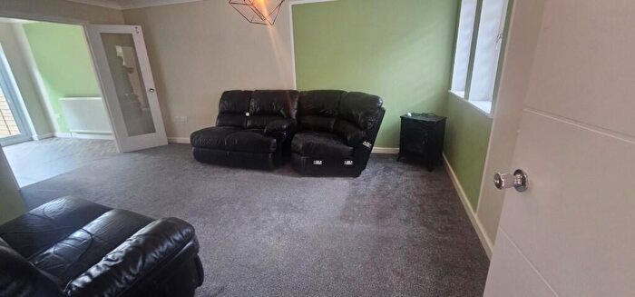 3 Bedroom Semi-Detached House To Rent In Tower Lane, Leeds, West Yorkshire, LS12
