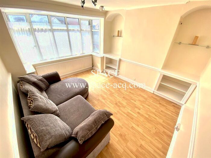 1 Bedroom Flat To Rent In Dudley Gardens, Harrow, HA2