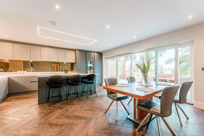 3 Bedroom Detached House For Sale In The Lodge Drive, Drayton, NR8