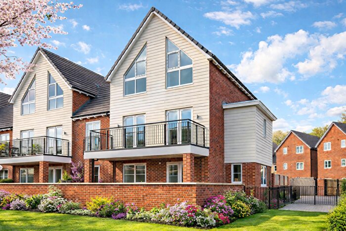 4 Bedroom Link Detached House For Sale In Aire View, Castleford, West Yorkshire, WF10