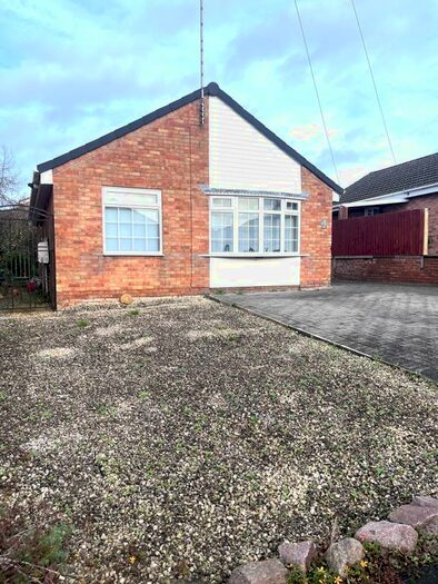 2 Bedroom Bungalow To Rent In Fieldway Crescent, Leicester, LE8