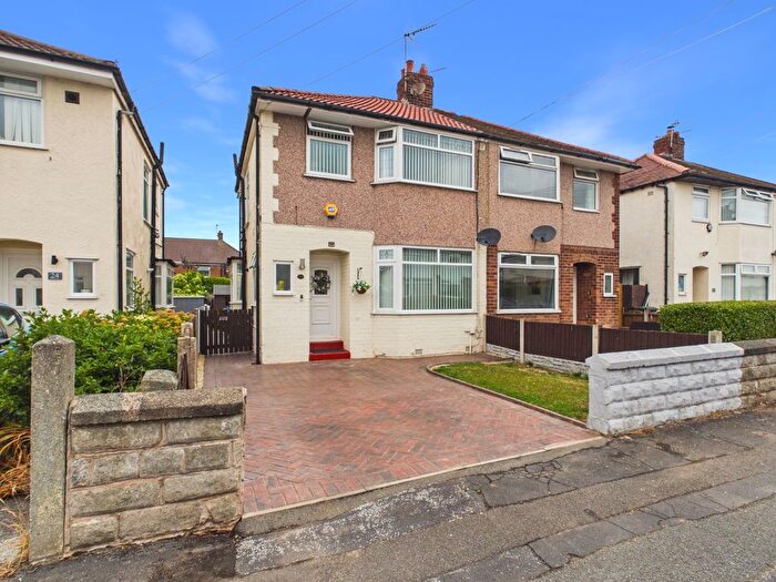 3 Bedroom Semi Detached House For Sale In Thornleigh Drive, Ellesmere Port, Cheshire Ps://Tour.Giraf.Com/Fe, CH66