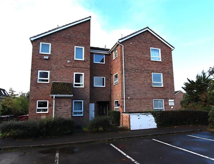 Studio To Rent In Chatsworth Road, Chichester, PO19