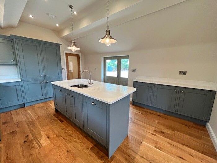 4 Bedroom Property To Rent In Knightsfield Road, Burton-On-Trent, DE13