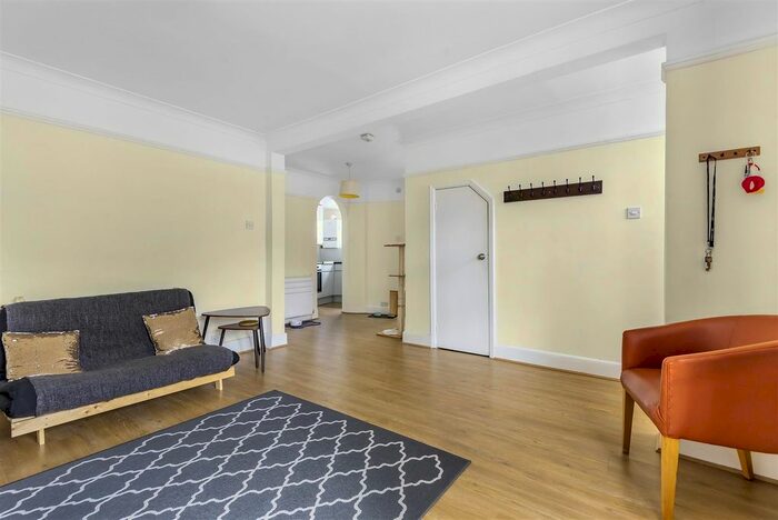 2 Bedroom Flat To Rent In Thames Road, Chiswick, London, W4
