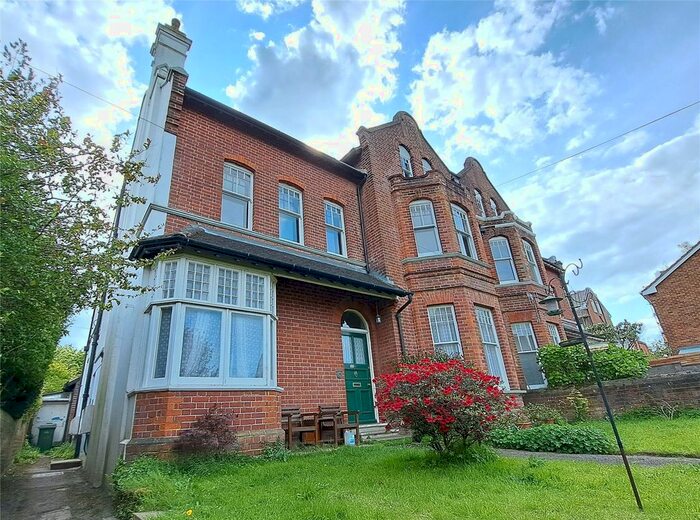 3 Bedroom Flat To Rent In St. Matthews Road, St. Leonards-On-Sea, East Sussex, TN38