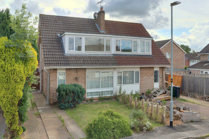 3 Bedroom Semi-Detached House To Rent In Linford Close, Wigston, LE18