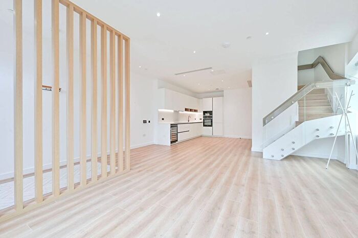 2 Bedroom Flat To Rent In Leamore Street, Hammersmith, London, W6