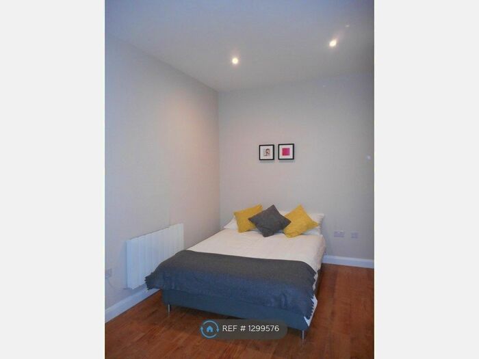2 Bedroom Flat To Rent In Holloway Road, London N19