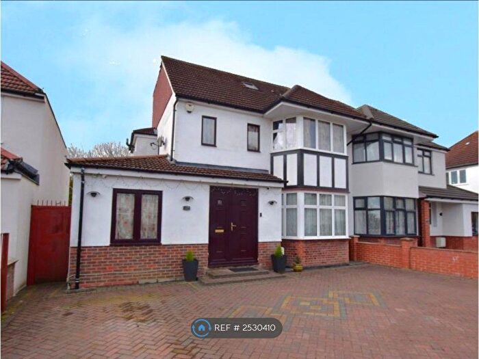 4 Bedroom Semi-Detached House To Rent In Woodlands, Harrow, HA2