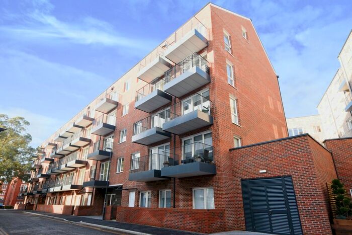 2 Bedroom Flat To Rent In Morton Peto Road, Bishop's Stortford, CM23