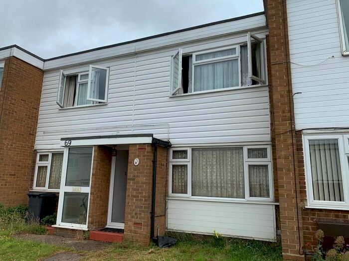 2 Bedroom Maisonette To Rent In Tamar Rise, Springfield, Chelmsford, CM1