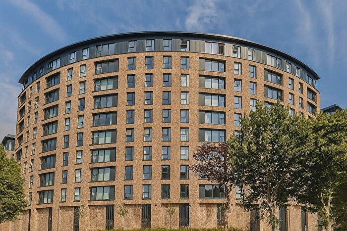 2 Bedroom Flat For Sale In Lexington Gardens, Birmingham, B15