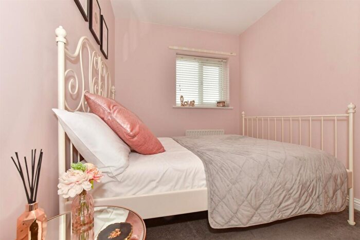 2 Bedroom Flat For Sale In Crosse Courts, Basildon, Essex, SS15