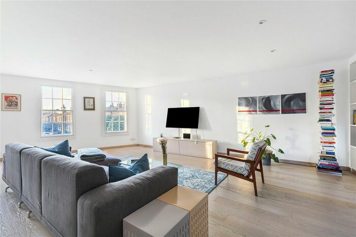 3 Bedroom Terraced House To Rent In Thornhill Road, Islington, London, N1