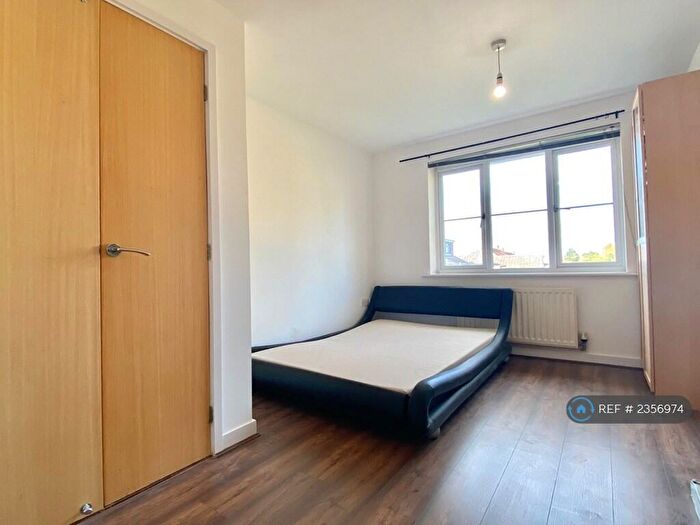 2 Bedroom Flat To Rent In Aspen Court, Ilford, IG5