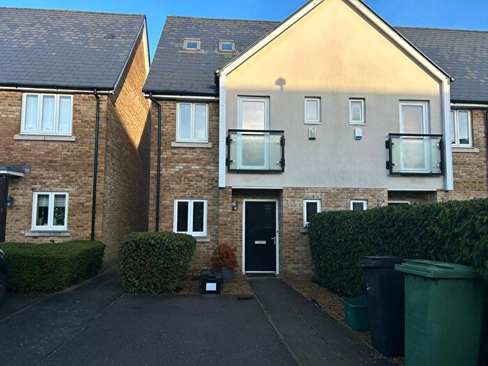 3 Bedroom End Terrace House To Rent In Parkview Way, Epsom, Surrey, KT19