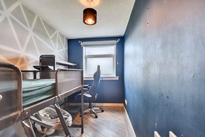 2 Bedroom Flat For Sale In Dougliehill Terrace, Inverclyde, Port Glasgow, PA14