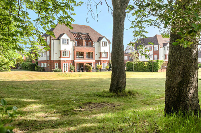 2 Bedroom Apartment For Sale In St Martins Mews, Pyrford, Surrey, GU22