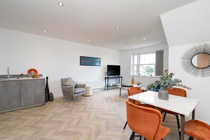 2 Bedroom Apartment For Sale In Apartment Paton Grove, Moseley, Birmingham, B13