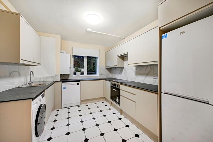 4 Bedroom Flat To Rent In Robert Street, London, NW1