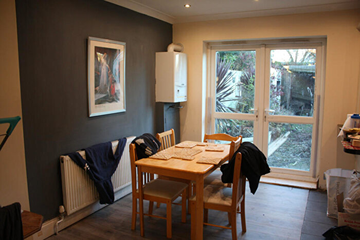 6 Bedroom Semi-Detached House To Rent In Charter Avenue, CV4