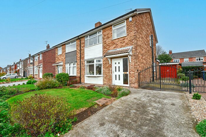 3 Bedroom Semi-Detached House For Sale In Sunnyside, Edenthorpe, DN3