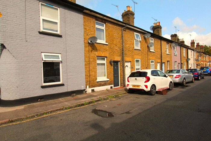 2 Bedroom Terraced House To Rent In North Road, Hoddesdon, EN11