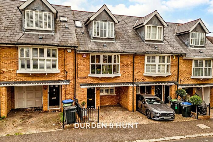 3 Bedroom Town House For Sale In Turpins Lane, Woodford Green, IG8