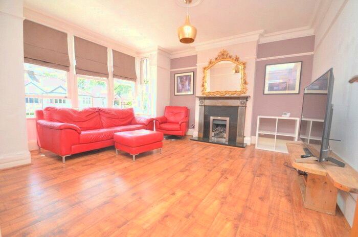 3 Bedroom Flat To Rent In Heath Park Road, Romford, Essex, RM2
