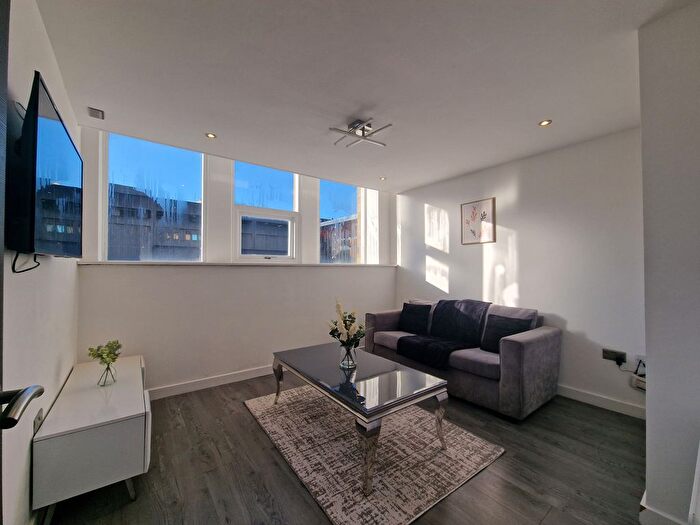 1 Bedroom Flat To Rent In Empire House, - Piccadilly, Bradford, West Yorkshire, BD1