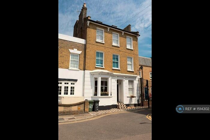 2 Bedroom Flat To Rent In Herne Hill, London, SE24
