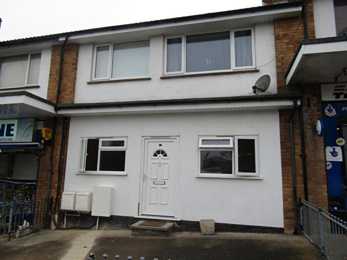 2 Bedroom Flat To Rent In Woodfield Road, Hadleigh, Benfleet, SS7