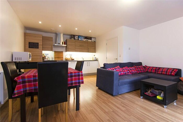 2 Bedroom Flat To Rent In Keats Apartments, Hamlets Way, London, E3