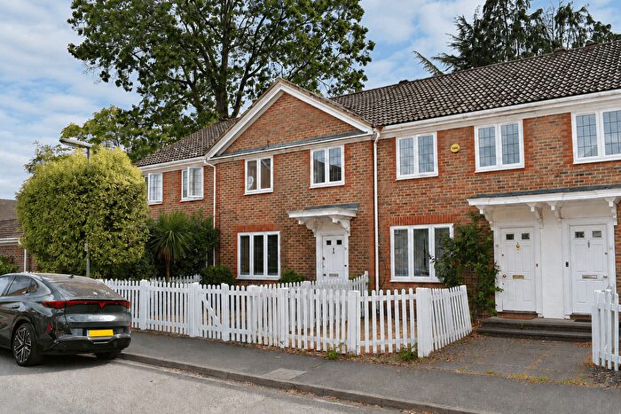3 Bedroom Terraced House To Rent In Rosslyn Park, Weybridge, KT13