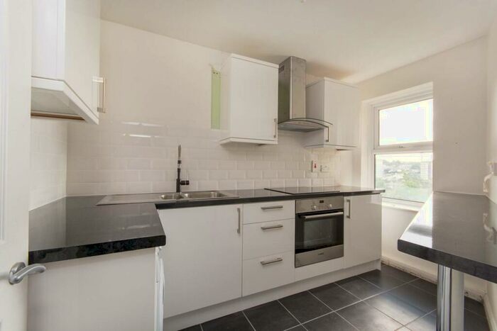 2 Bedroom Flat To Rent In Central Hill, Crystal Palace, London, SE19