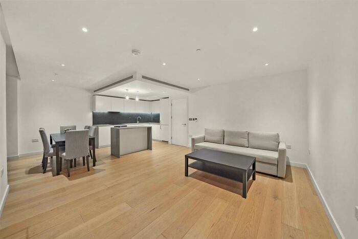 2 Bedroom Apartment To Rent In Landmark Pinnacle, Canary Wharf, E14