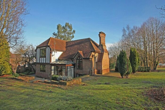 3 Bedroom Detached House To Rent In Bagshot Road, West End, Woking, GU24