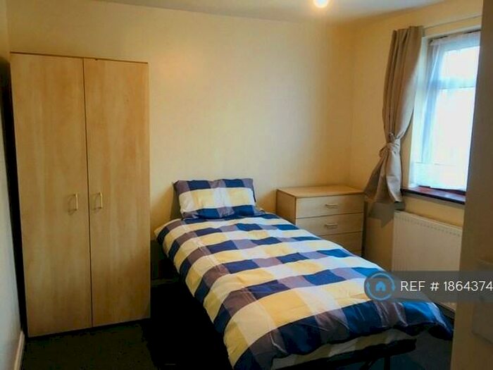 Studio To Rent In Belmont Road, London, N15