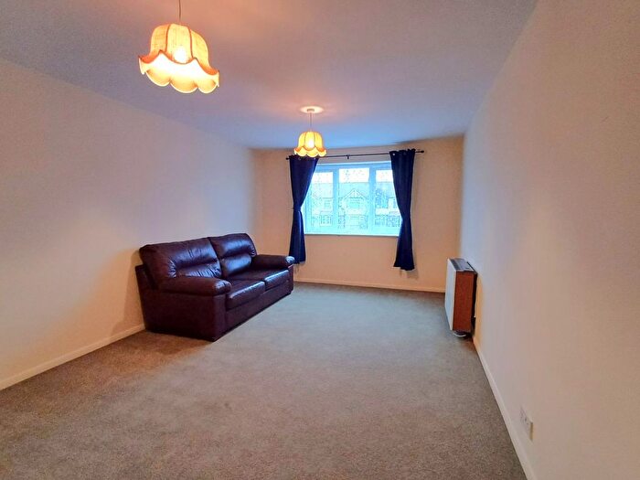 2 Bedroom Flat To Rent In Eastern Avenue, Ilford, IG2