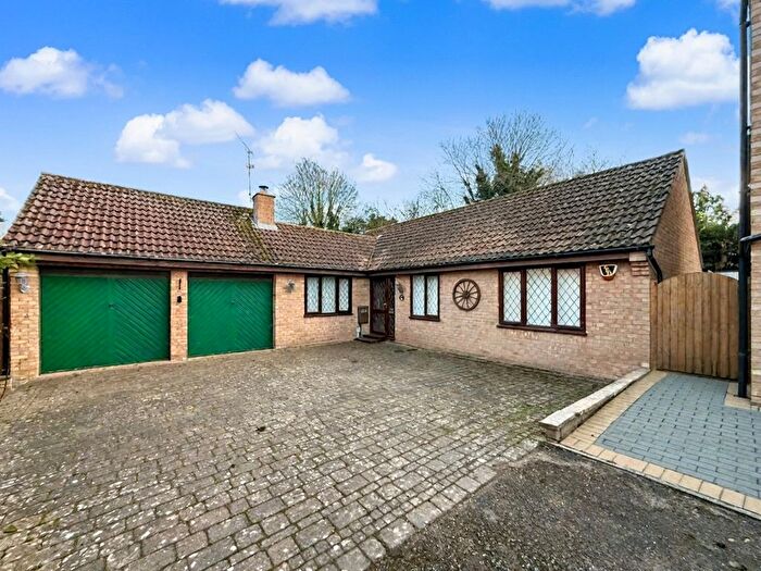 3 Bedroom Detached Bungalow For Sale In Scott Close, Daventry, NN11