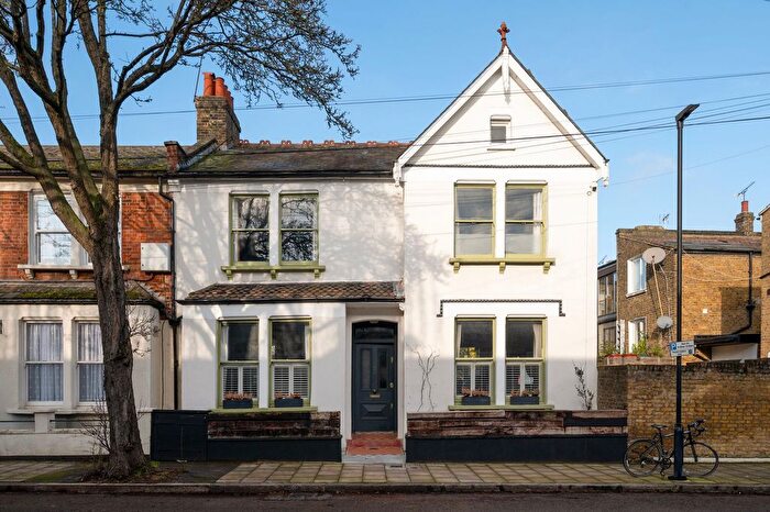 4 Bedroom End Of Terrace House For Sale In Grantham Road, Stockwell, SW9