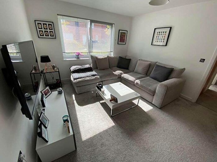 2 Bedroom Apartment To Rent In Apt Sheen Gardens, H/Green, M22