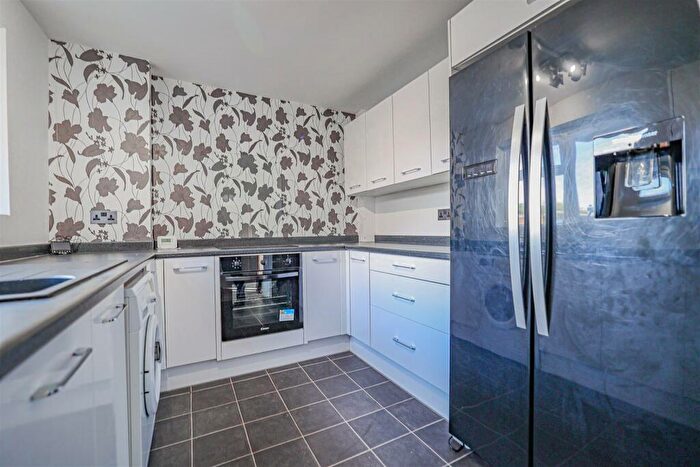 2 Bedroom Apartment To Rent In Hilldown Road, Hemel Hempstead, HP1