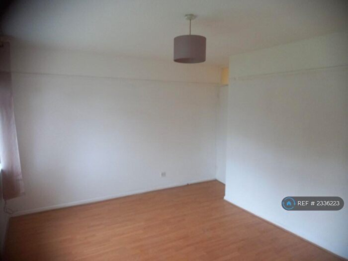 1 Bedroom Maisonette To Rent In Lorne Close, Slough, SL1