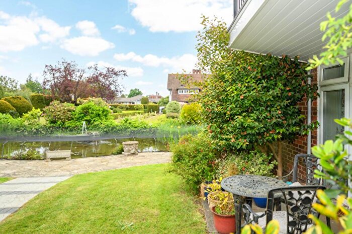 1 Bedroom Retirement Property For Sale In Gunters Mead, Oxshott, KT22