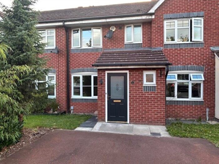 3 Bedroom Mews To Rent In Astbury Close, Bury, BL9